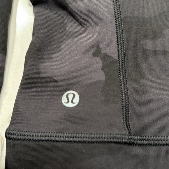 Lululemon 1/2 Zip Cropped - Picture 9 of 10